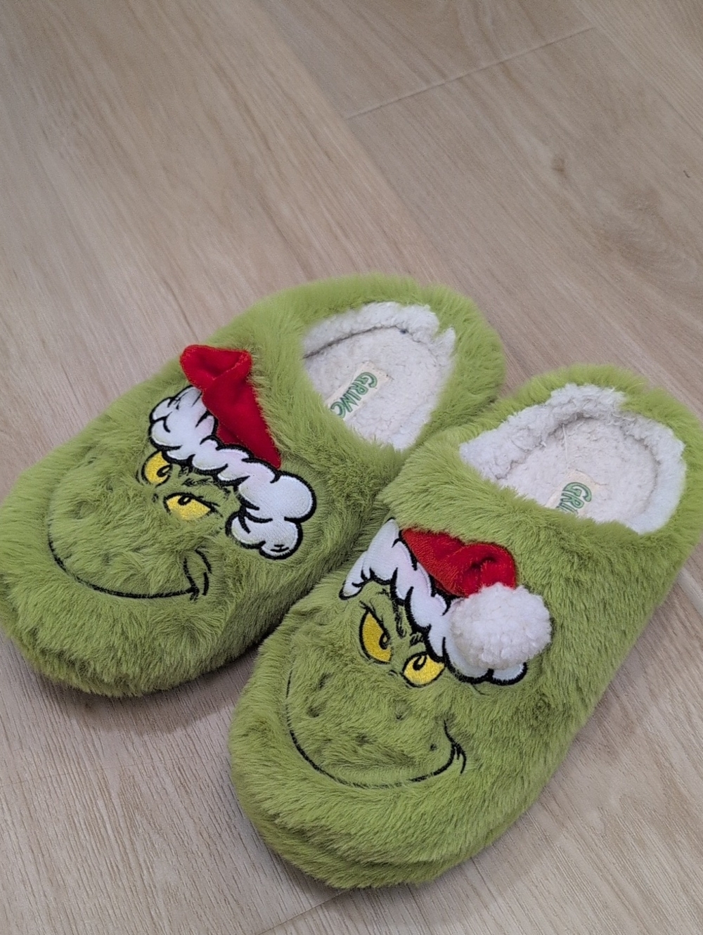 Grinch furry Slippers (Size 6)